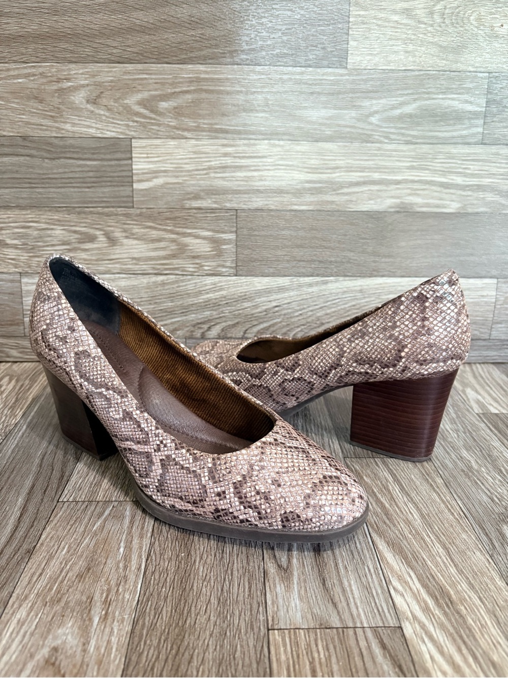 BORN Enns Snake Skin Leather Pumps Wrapped Leawood Heel Sz 10